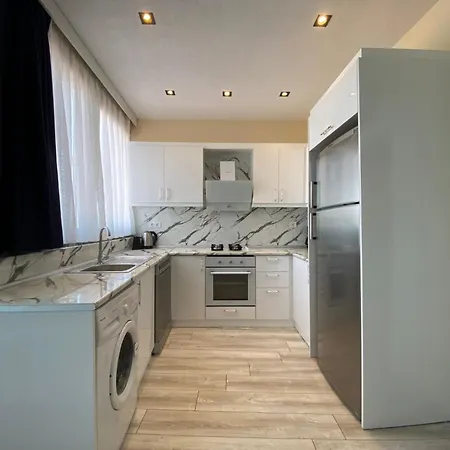 Sea View Getaway 2br Flat Walk To Shorelin * Bogazici