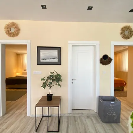 Sea View Getaway 2br Flat Walk To Shorelin Casa vacanze Bogazici