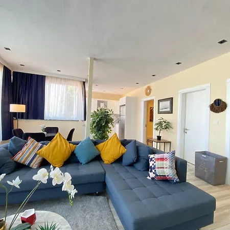 Sea View Getaway 2br Flat Walk To Shorelin Bogazici