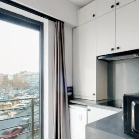 Sea View Getaway 2br Flat Walk To Shorelin
