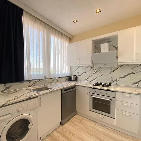 Sea View Getaway 2br Flat Walk To Shorelin * Bogazici